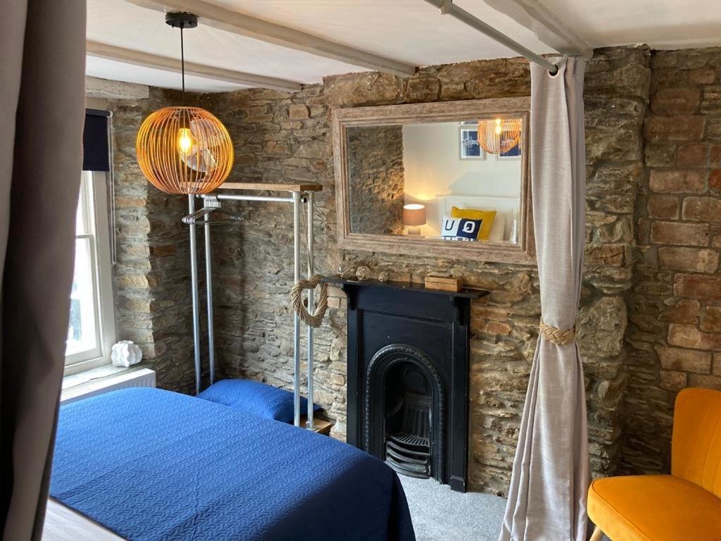 Beyond Paradise At "Prospect House" - A Super Stylish And The Only Two Private Apartments In This 17Th Century Cottage - Apartment 2 Has A Kids Cabin Bunk - Book Both Apartments For One Large House With Connecting Door In Lobby - Parking Outside 루 외부 사진