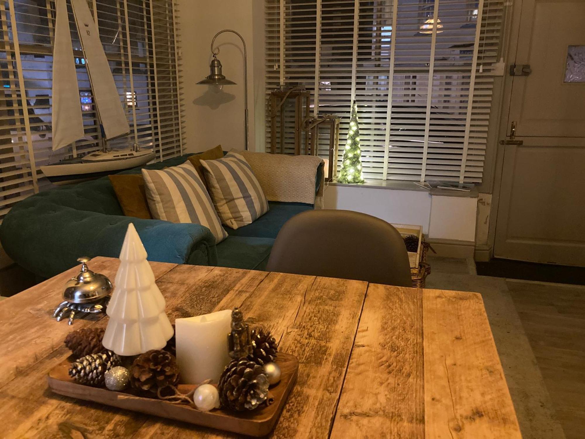 Beyond Paradise At "Prospect House" - A Super Stylish And The Only Two Private Apartments In This 17Th Century Cottage - Apartment 2 Has A Kids Cabin Bunk - Book Both Apartments For One Large House With Connecting Door In Lobby - Parking Outside 루 외부 사진